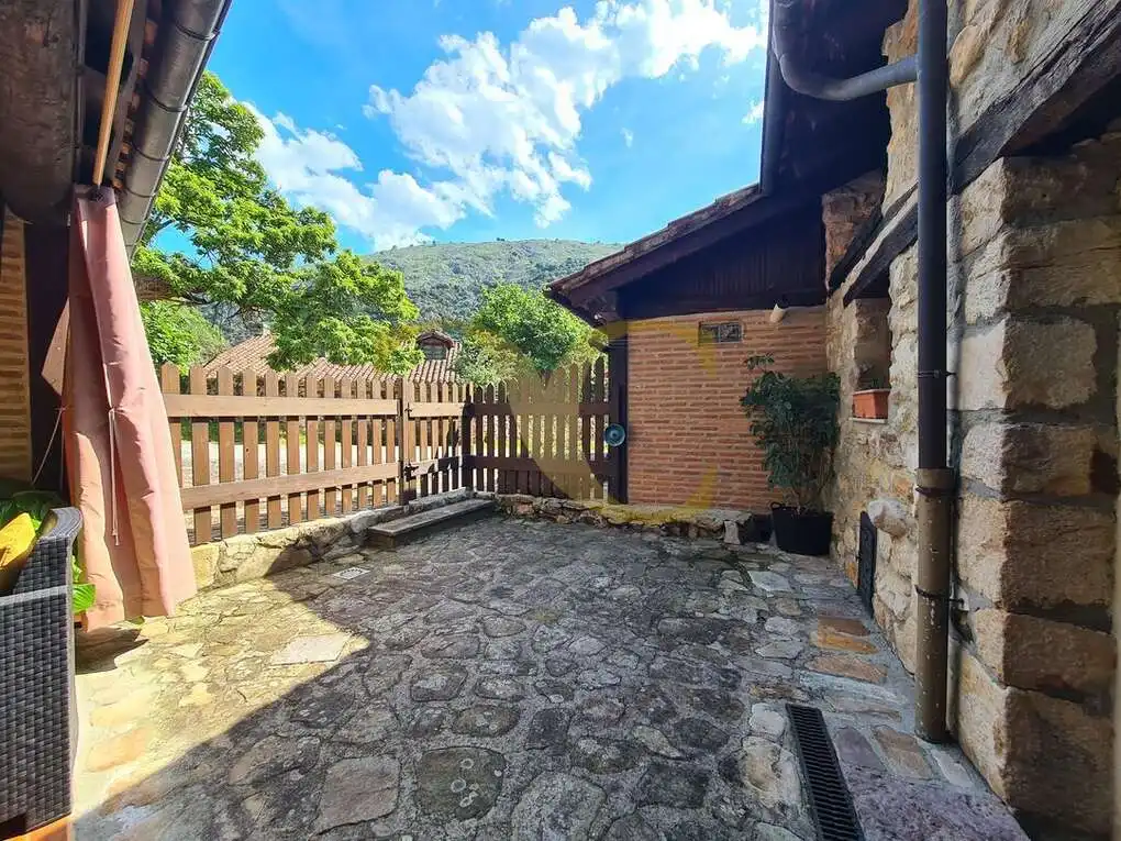 Terrassa de Casa o xalet en venda en Peñamellera Alta amb Calefacció, Jardí privat i Terrassa