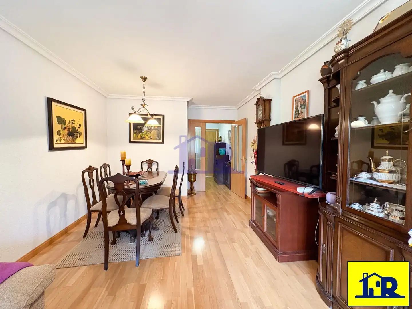 Comedor de Piso en venta en Cuenca con Calefacción, Trastero y Piscina