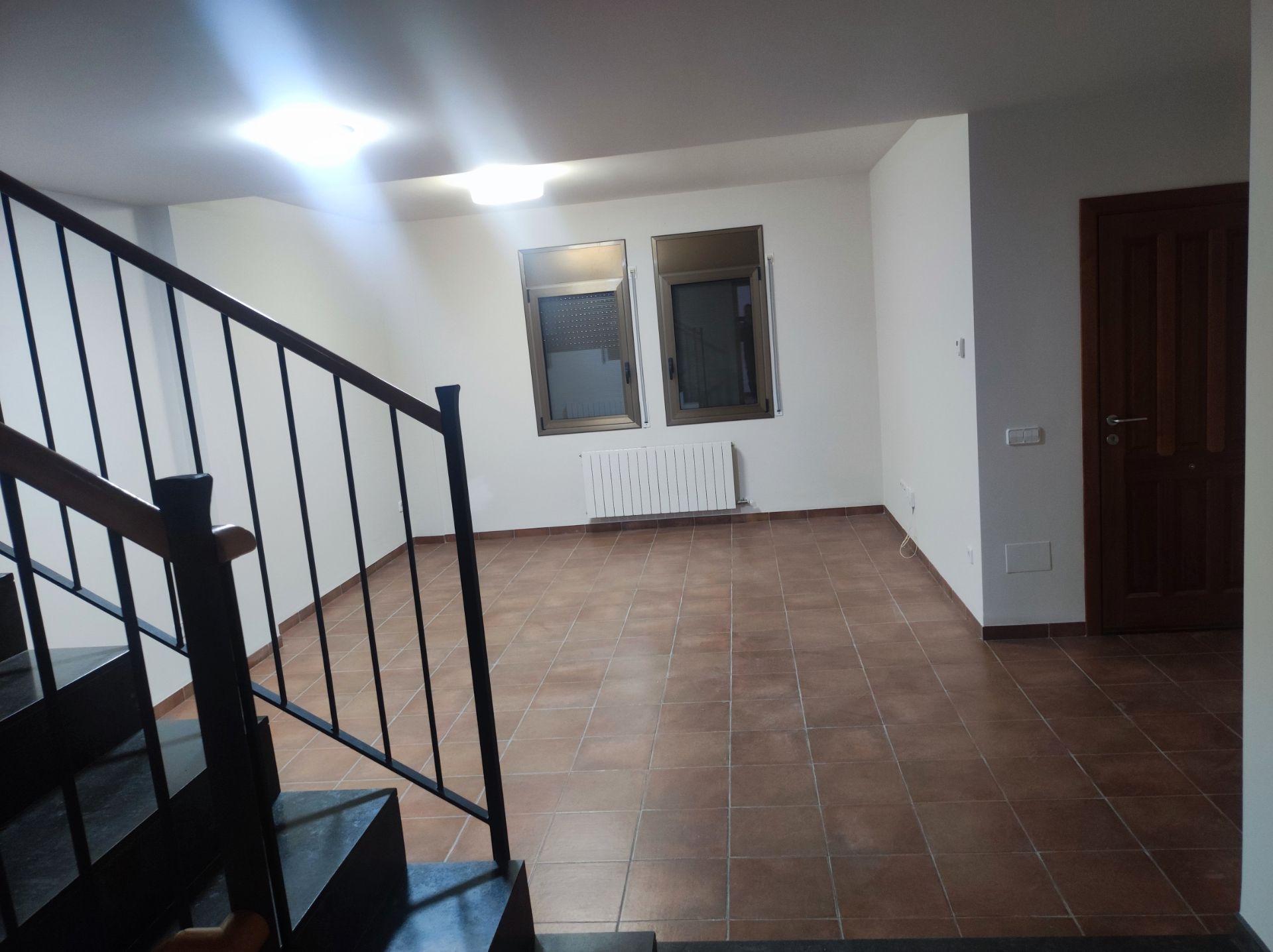 Casa adosada de alquiler en Bescanó con Calefacción, Terraza y Horno