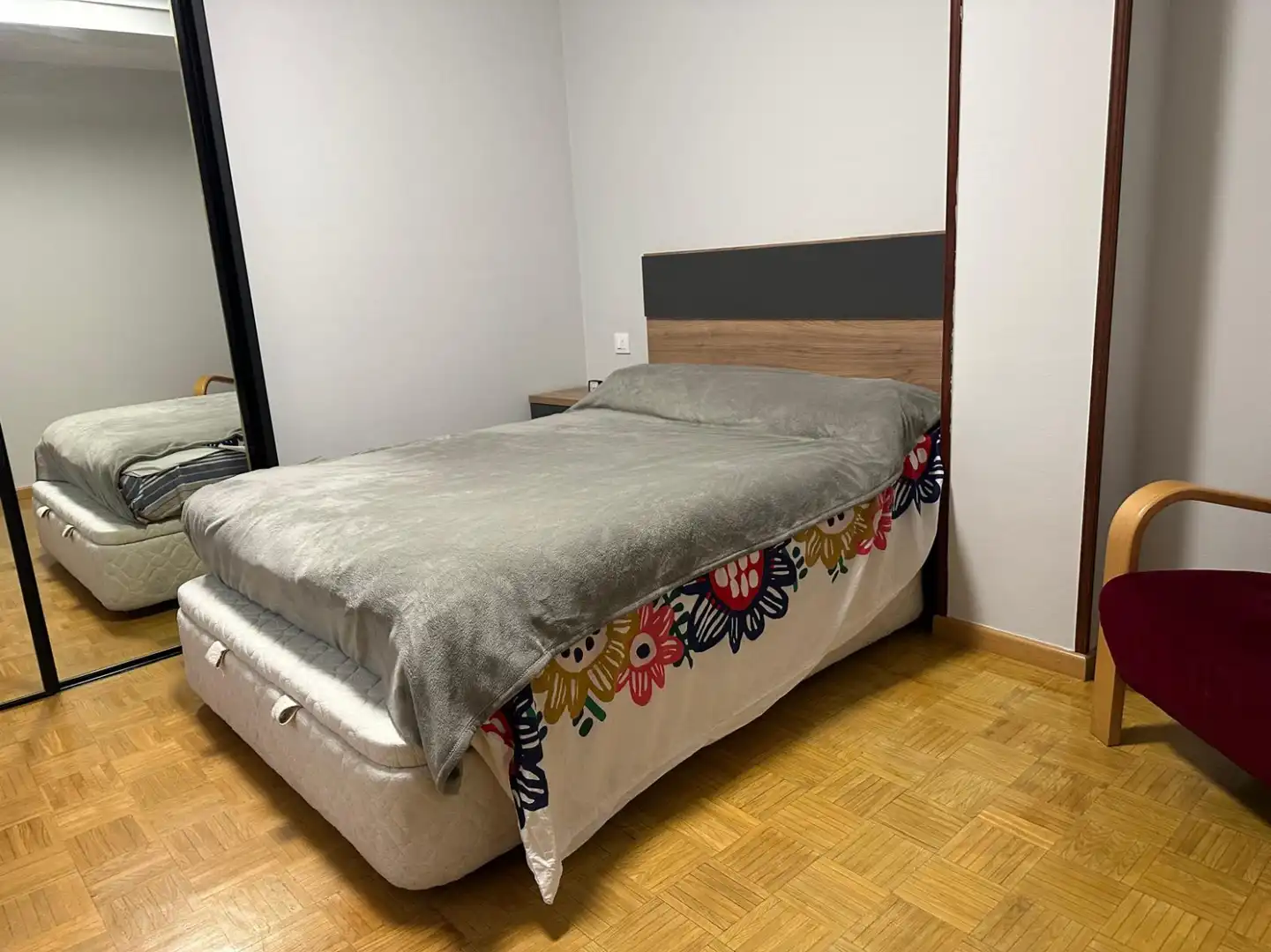 Dormitori de Pis en venda en Oviedo  amb Calefacció, Parquet i Traster