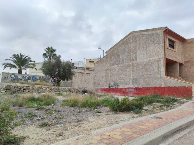 Terreno residencial en Venta en Calle REYES CATOLICOS en San Miguel