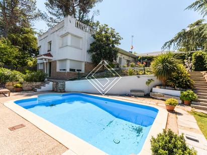 Vista exterior de Casa o xalet en venda en  Madrid Capital amb Aire condicionat, Jardí privat i Terrassa