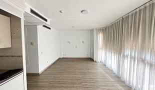 Sala d'estar de Apartament en venda en Pozuelo de Alarcón amb Aire condicionat, Calefacció i Jardí privat