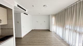 Sala d'estar de Apartament en venda en Pozuelo de Alarcón amb Aire condicionat, Calefacció i Jardí privat