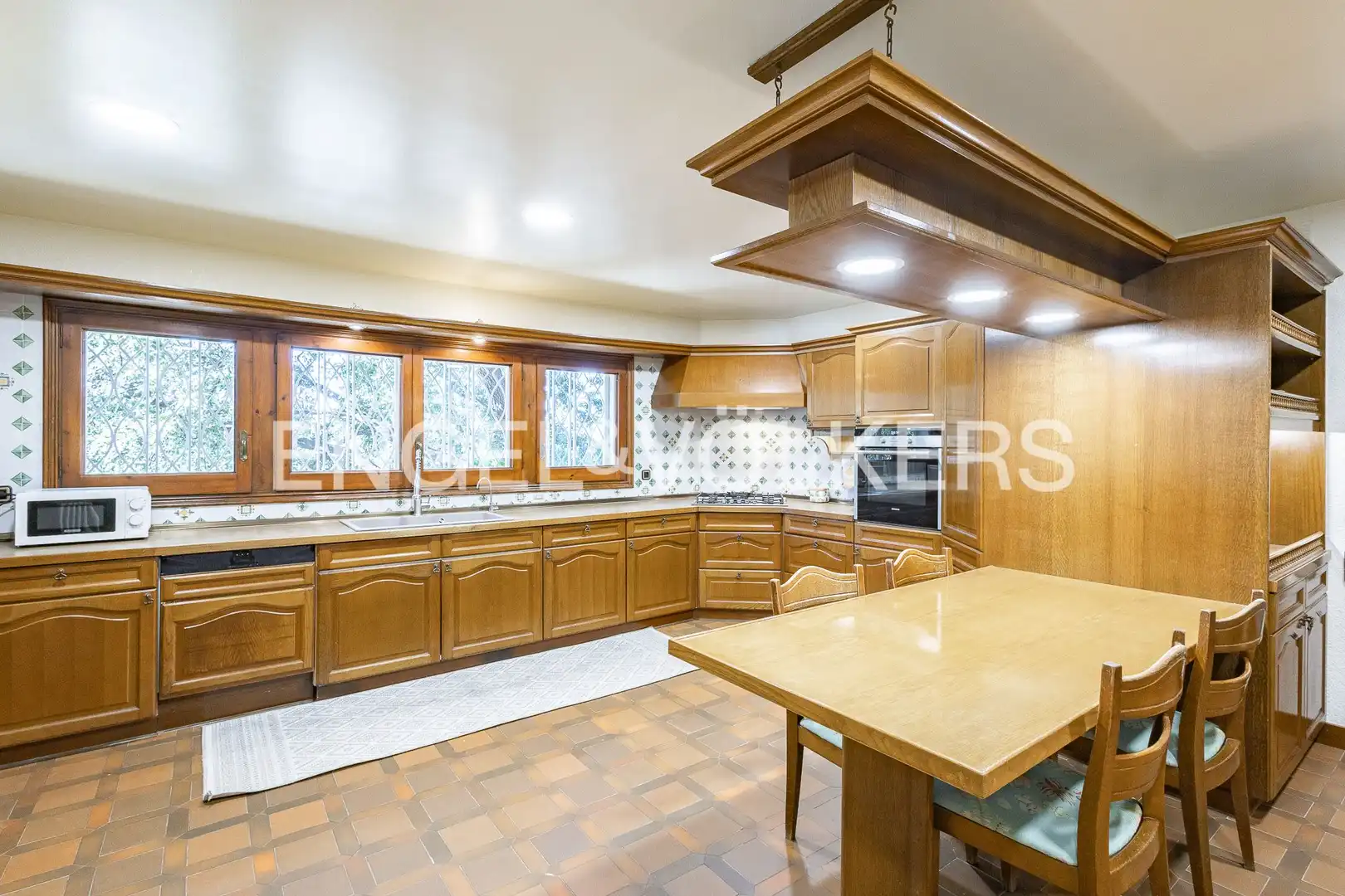 Cocina de Casa o chalet de alquiler en Gavà con Aire acondicionado, Calefacción y Jardín privado