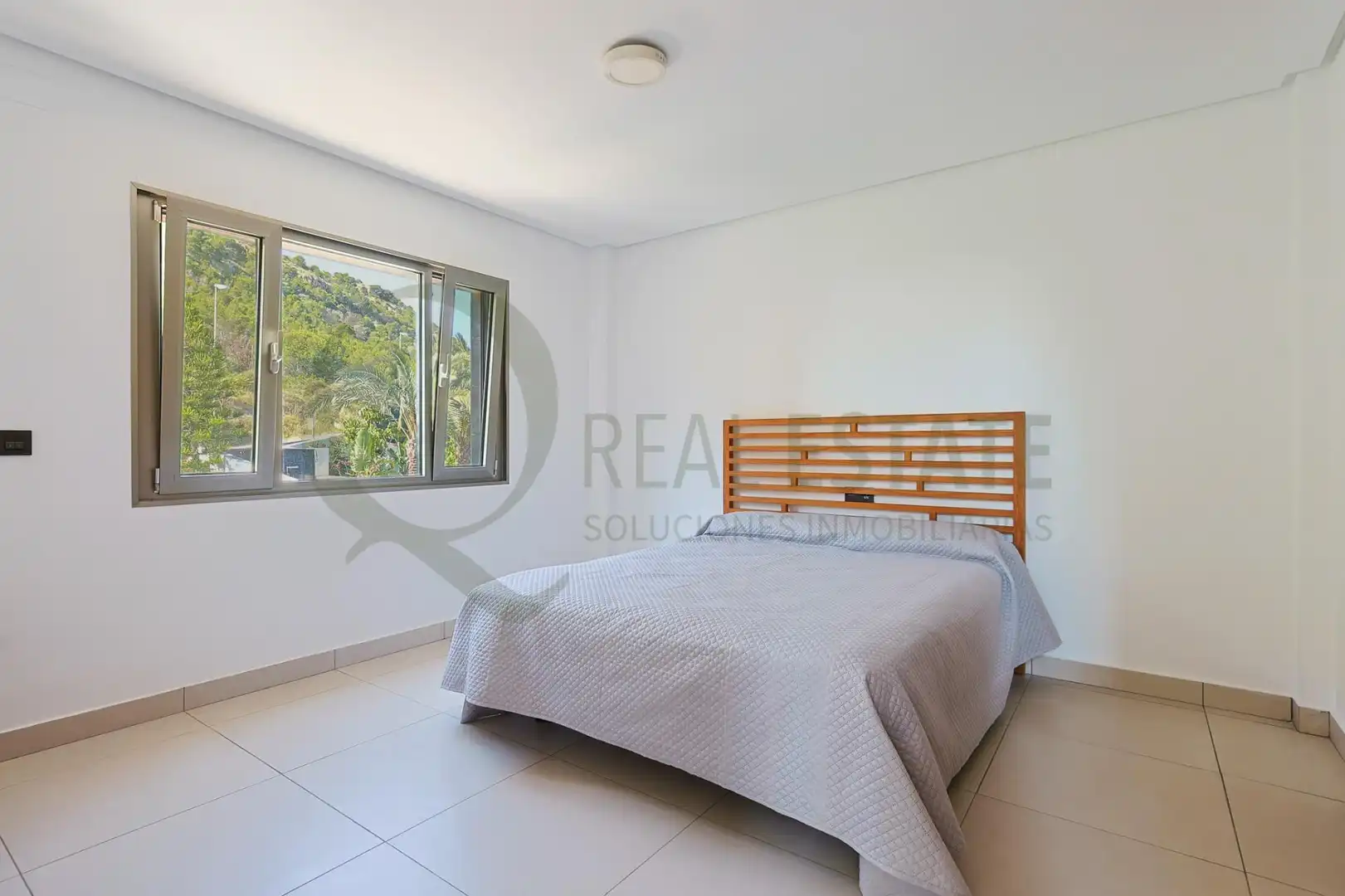 Dormitori de Casa o xalet en venda en Alicante / Alacant amb Aire condicionat, Calefacció i Jardí privat