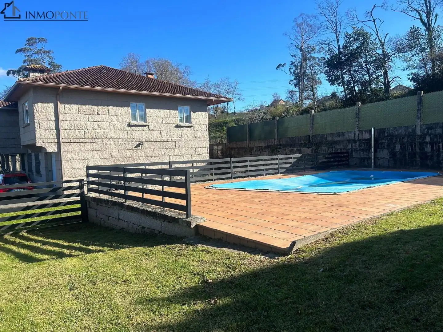 Piscina de Casa o xalet en venda en Pontevedra Capital  amb Calefacció, Jardí privat i Terrassa