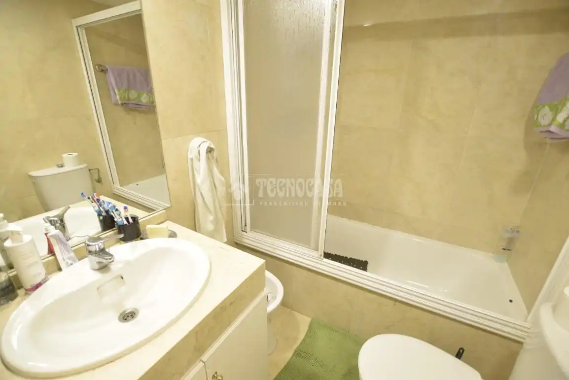 Badezimmer von Wohnung zum Verkauf in Alcorcón mit Gemeinschaftspool