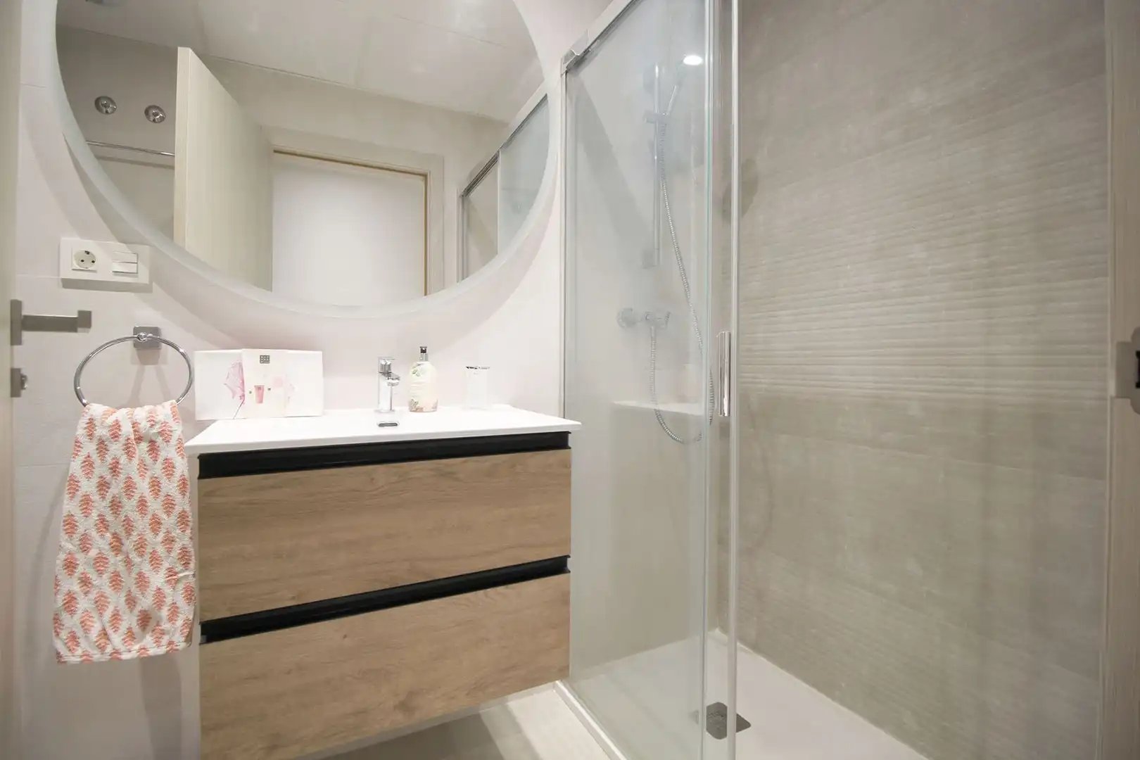 Bathroom of Attic for sale in Málaga  with Terrace, Storage room and Community pool