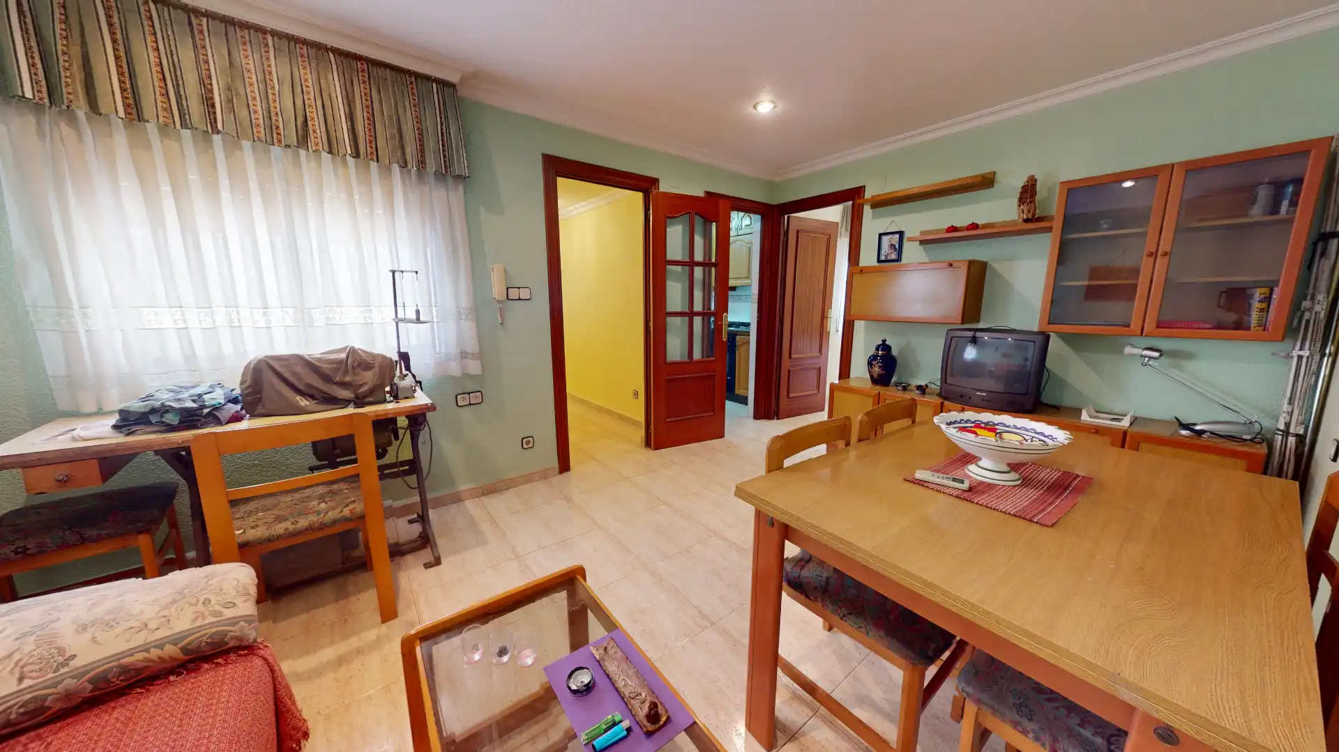 Sala d'estar de Casa adosada en venda en Elda amb Aire condicionat, Terrassa i Traster