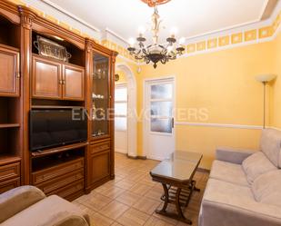 Sala d'estar de Apartament en venda en  Madrid Capital amb Calefacció, Traster i Moblat
