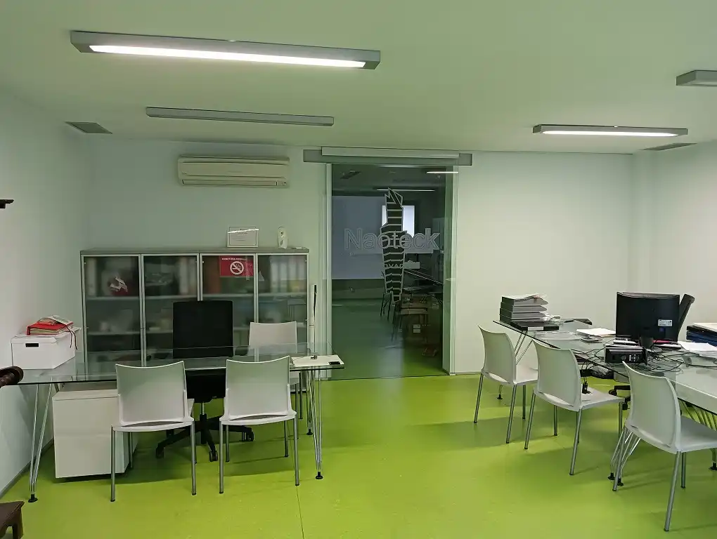 Local en venda en  Pamplona / Iruña amb Aire condicionat, Moblat i Internet