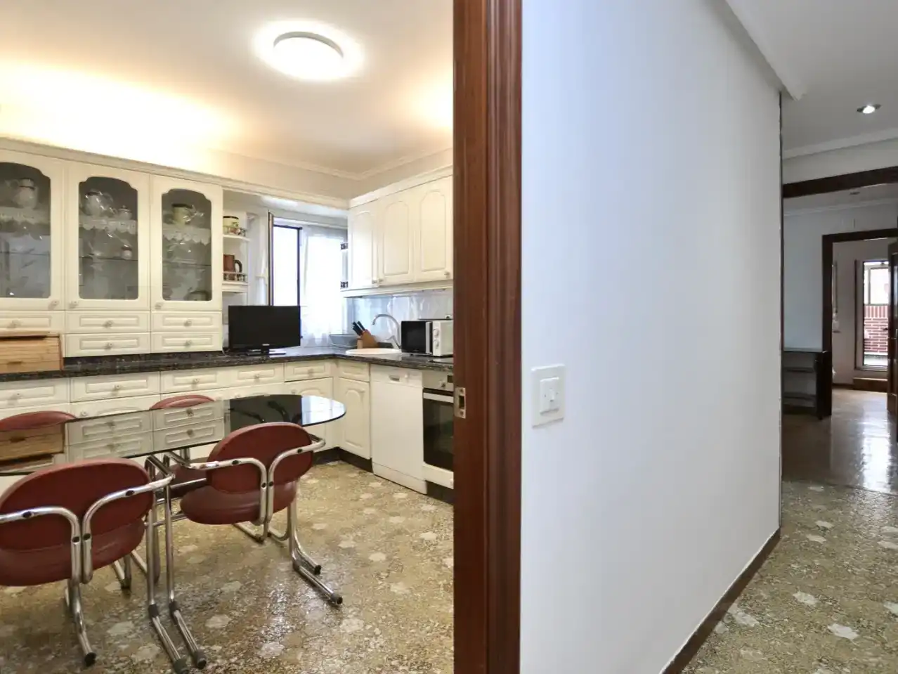 Cuina de Àtic en venda en Oviedo  amb Parquet, Traster i Moblat