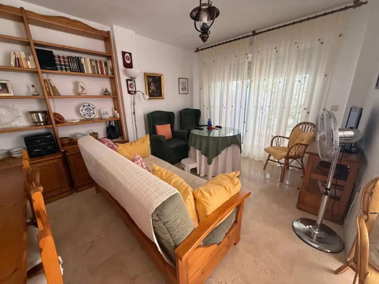 Sala de estar de Casa adosada en venta en Almuñécar