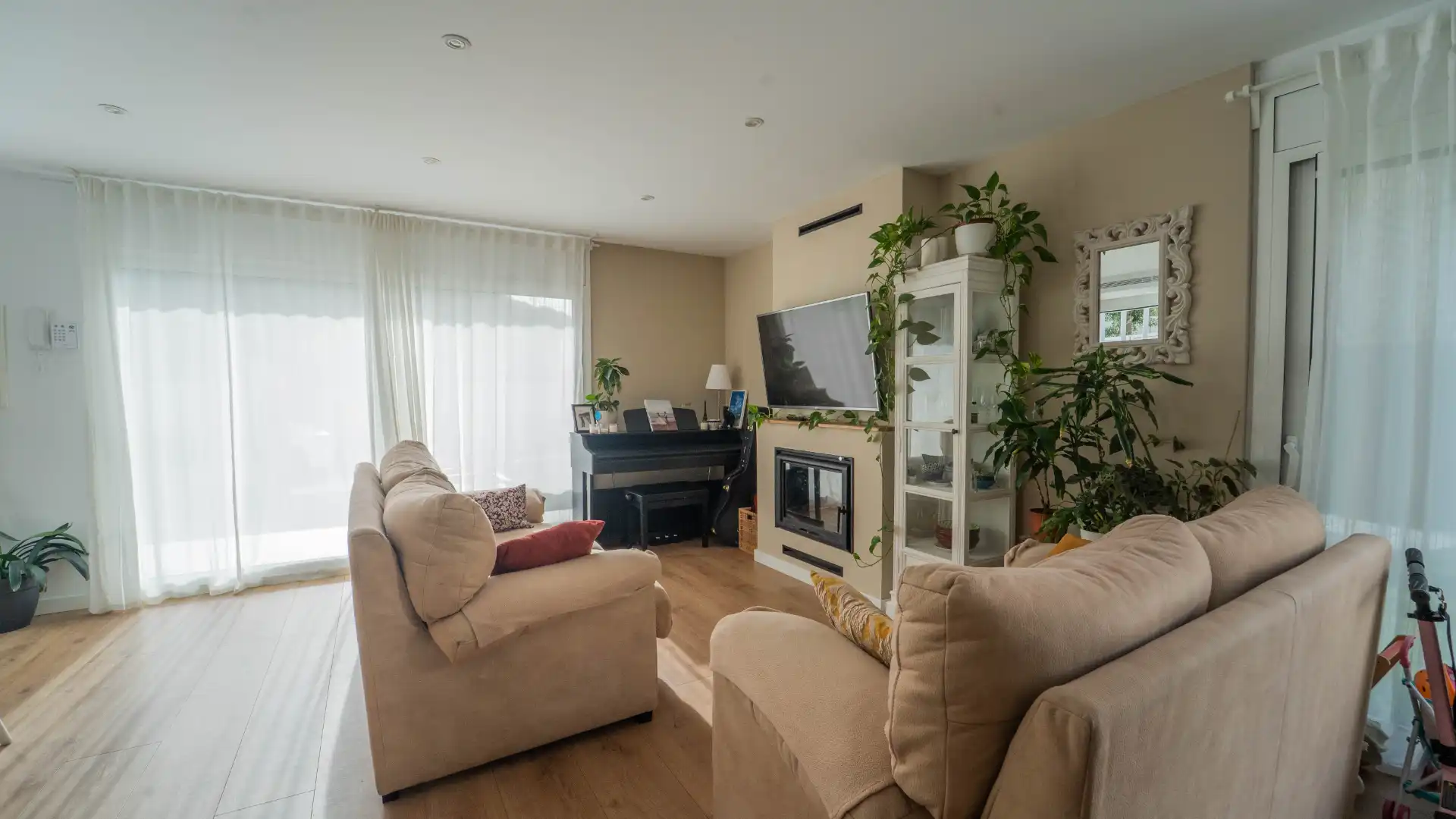 Sala de estar de Casa o chalet en venta en Pineda de Mar con Aire acondicionado, Calefacción y Jardín privado