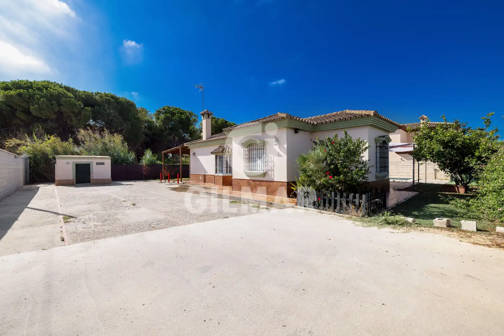 Vista exterior de Casa o xalet de lloguer en El Puerto de Santa María amb Aire condicionat, Jardí privat i Piscina