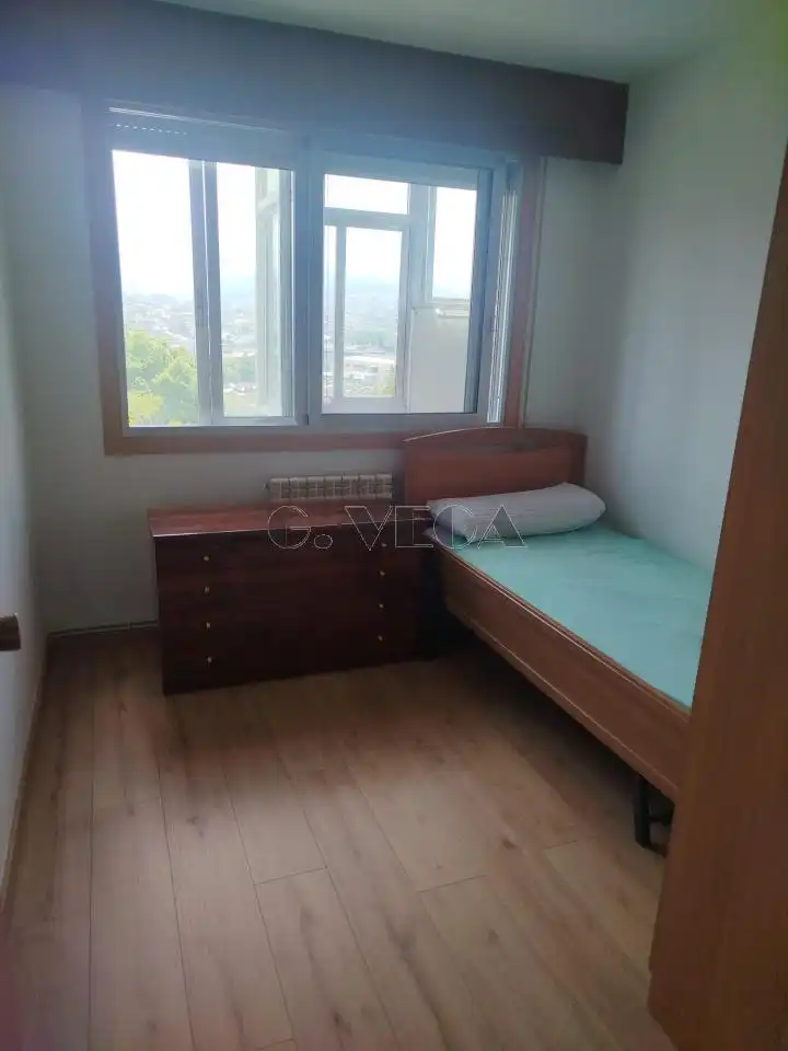 Habitación de Apartamento en venta en Vigo  con Calefacción y Trastero