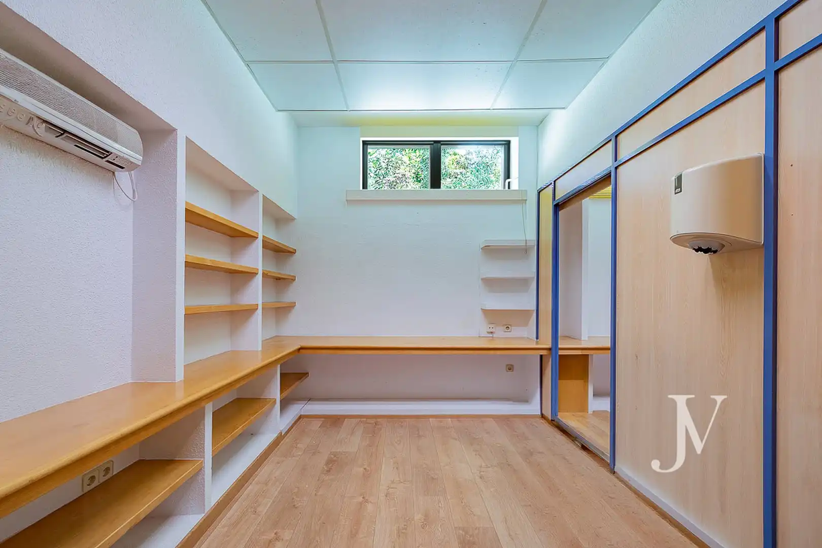 Office for sale in Madrid  with Air Conditioner, Heating and Internet