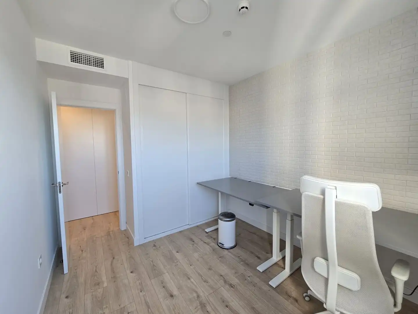 Schlafzimmer von Wohnung zur Miete in Málaga mit Klimaanlage, Heizung und Terrasse