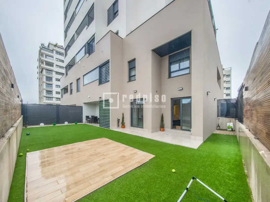 Terrassa de Pis de lloguer en Madrid amb Calefacció, Jardí privat i Terrassa