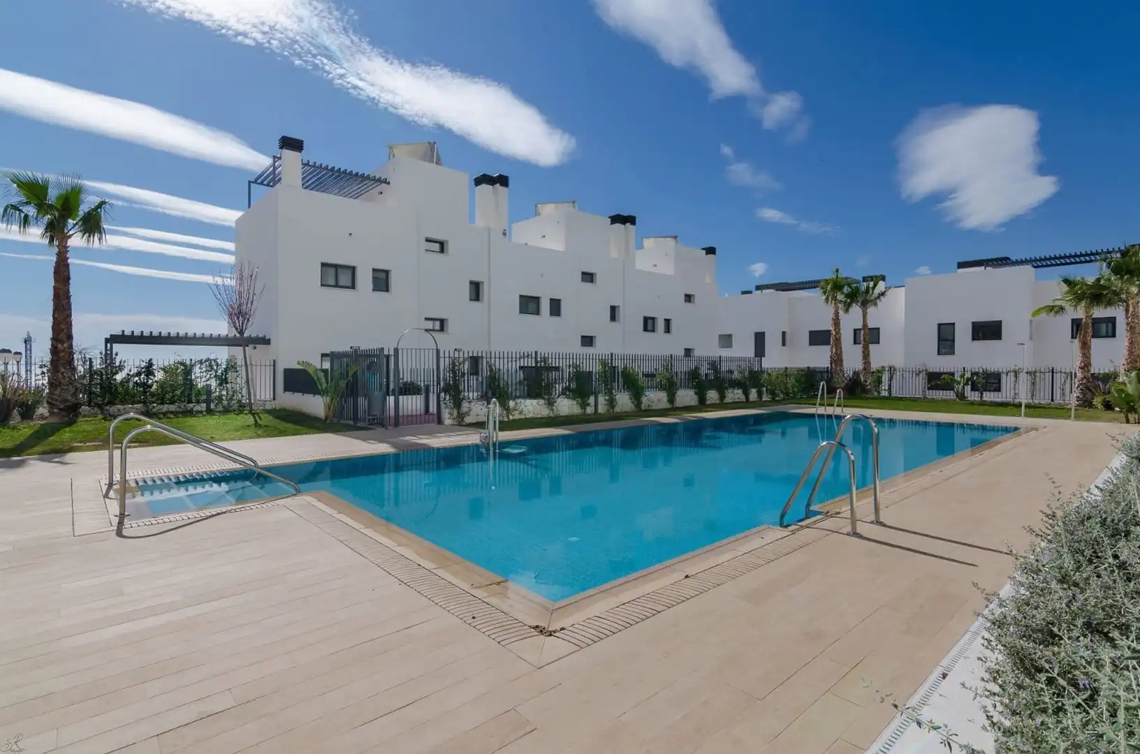 Àtic amb piscina en venda a Avenida Rocas Blancas