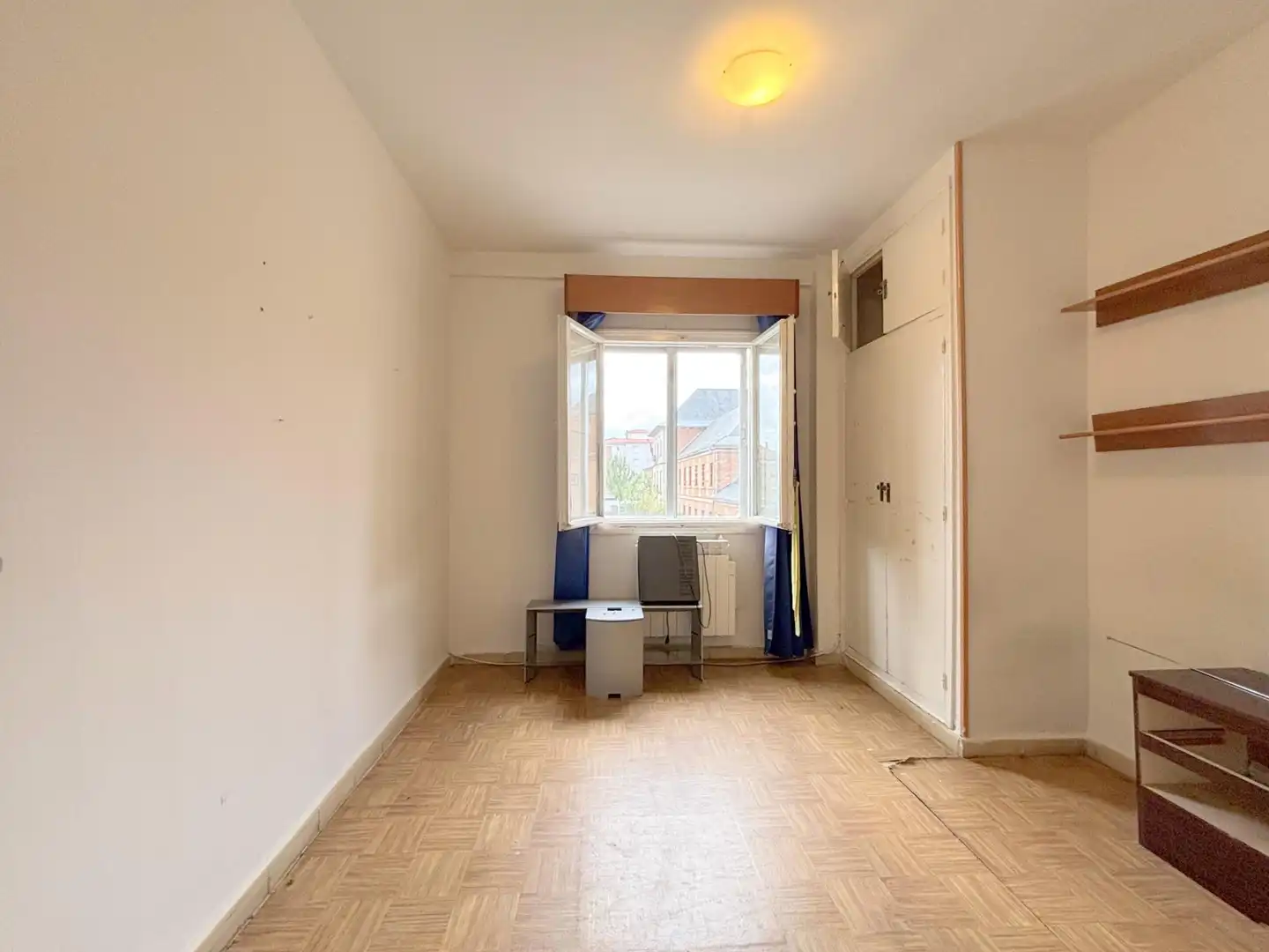 Bedroom of Flat for sale in Ávila