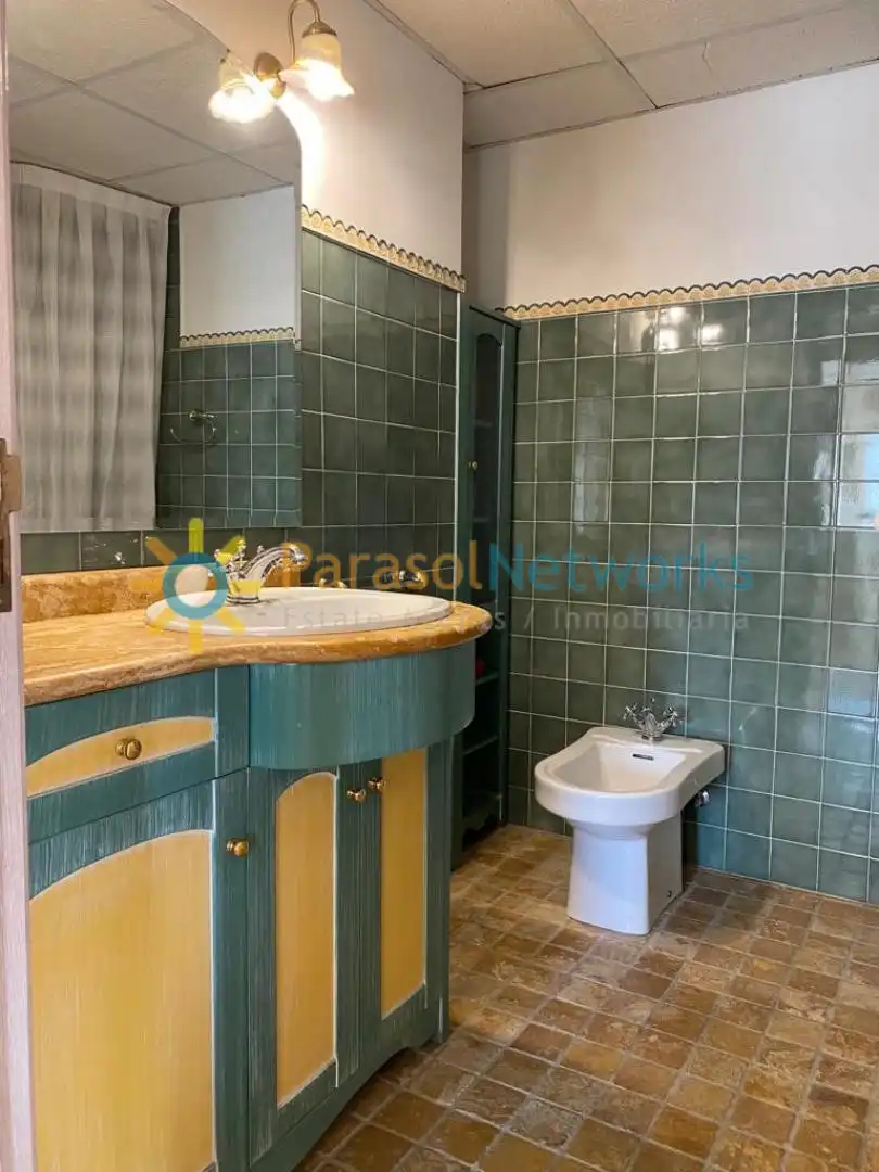 Baño de Piso de alquiler en Gandia con Horno y Balcón