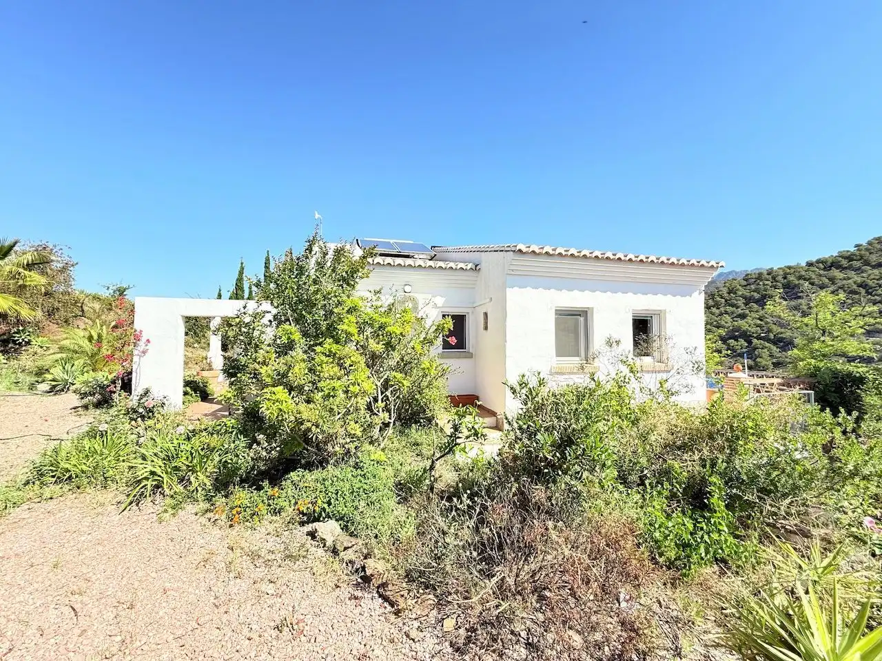 Vista exterior de Casa o xalet en venda en Frigiliana amb Aire condicionat, Calefacció i Jardí privat