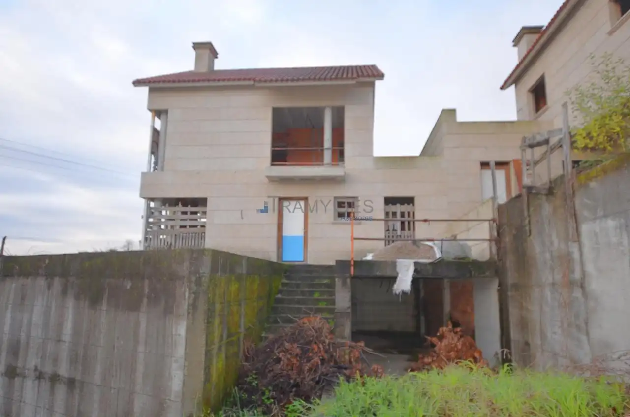Vista exterior de Casa adosada en venda en Moaña amb Jardí privat i Terrassa