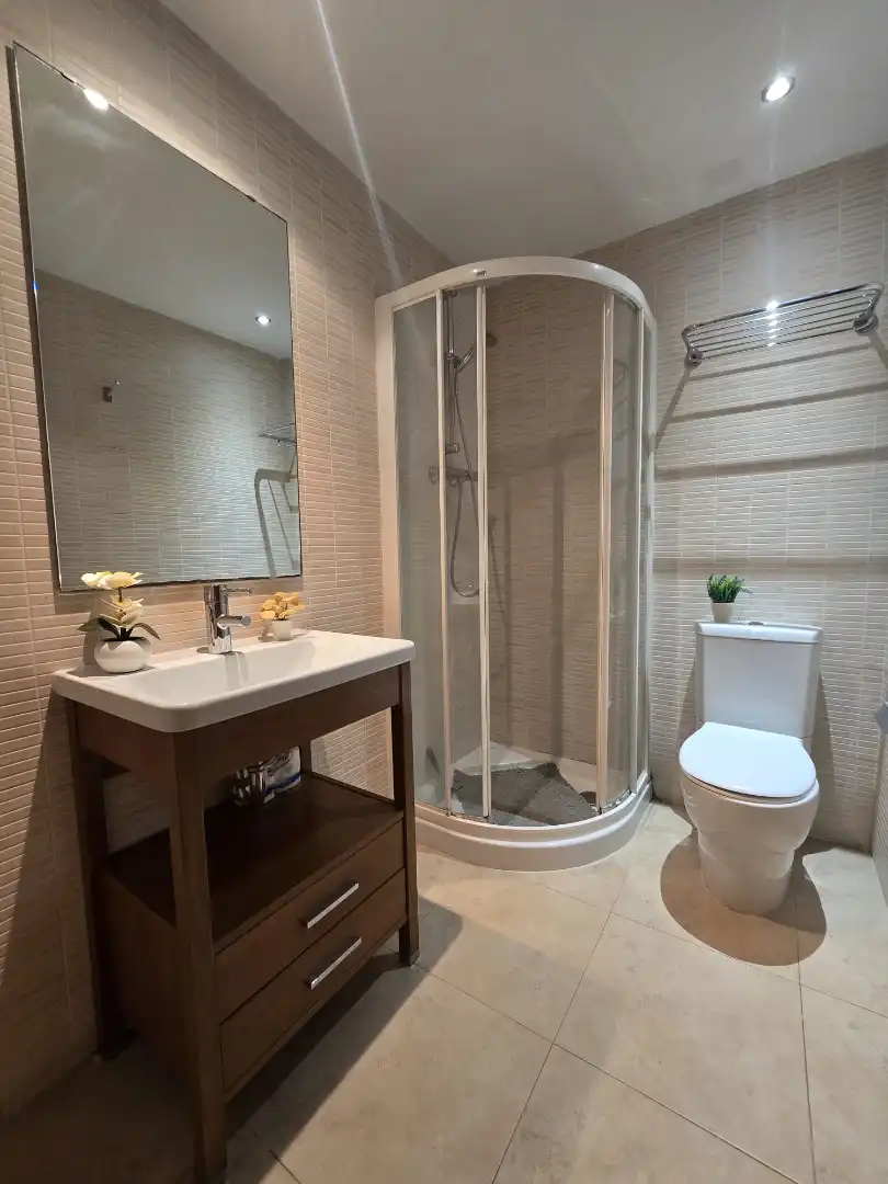 Bathroom of Flat for sale in Terrassa  with Air Conditioner, Heating and Oven