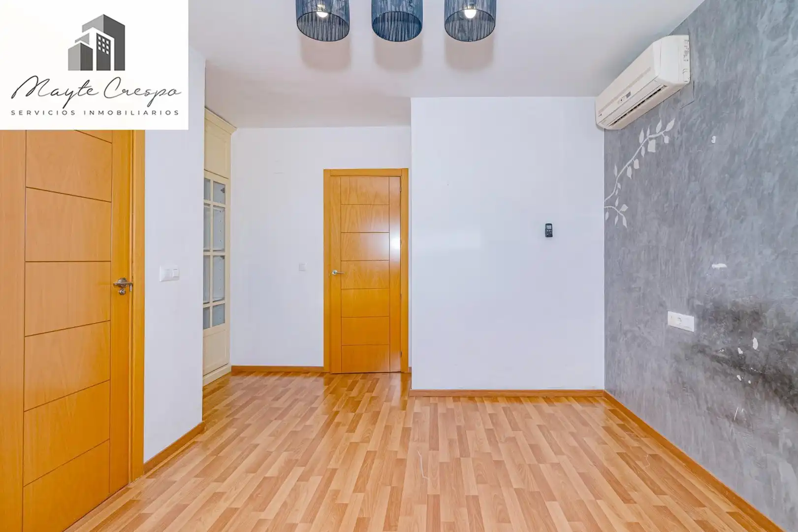 Casa aparellada amb terrassa en venda a Jun, imagen 28