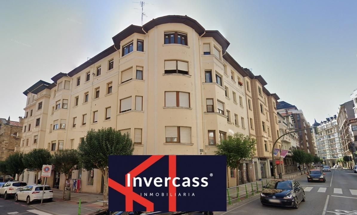 Vista exterior de Piso en venta en Castro-Urdiales con Trastero