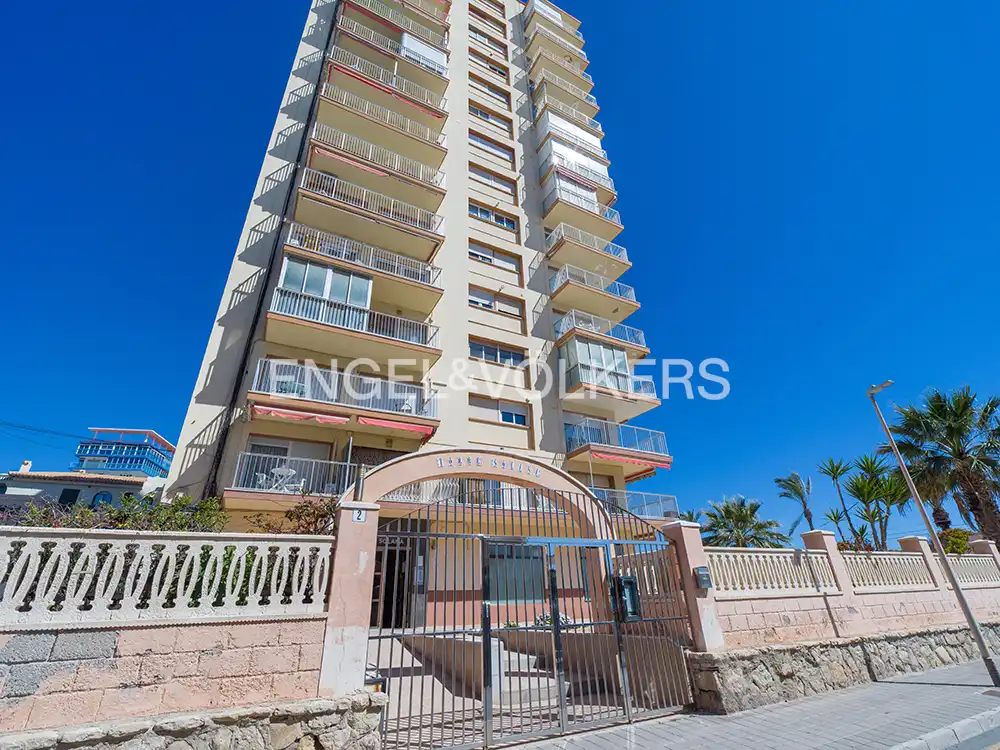 Vista exterior de Pis en venda en El Campello amb Aire condicionat i Terrassa