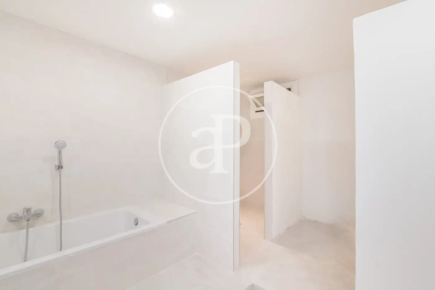 Baño de Piso de alquiler en Barcelona con Aire acondicionado, Calefacción y Terraza