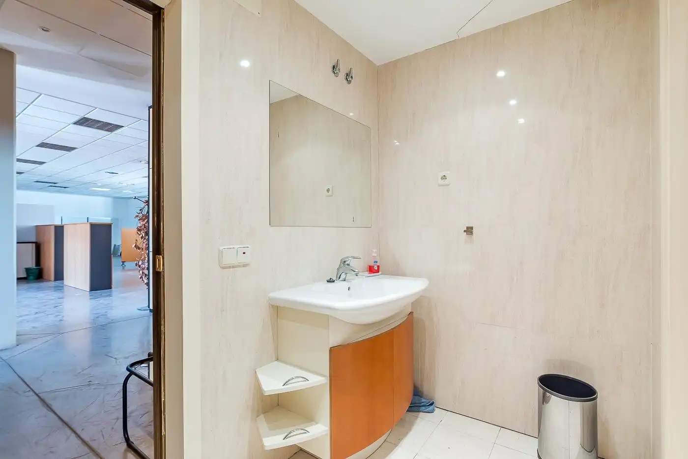 Badezimmer von Gebäude zur Miete in Madrid