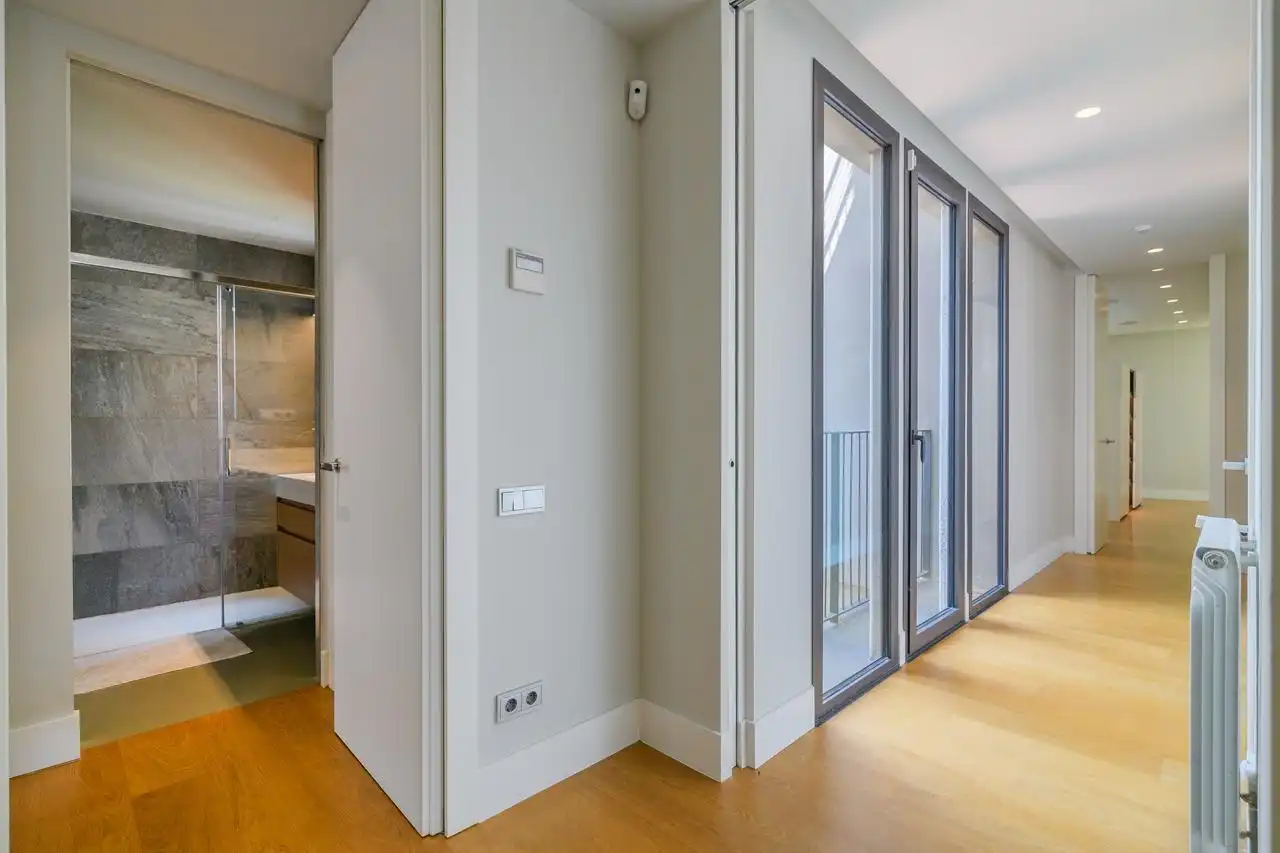Dachboden zum Verkauf in Barcelona mit Klimaanlage, Heizung und Terrasse