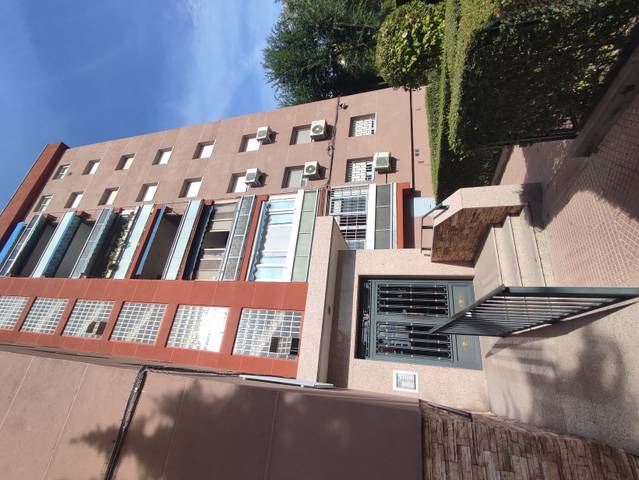 Piso en Venta en C/ Simón Hernández en Sur - PAU 4