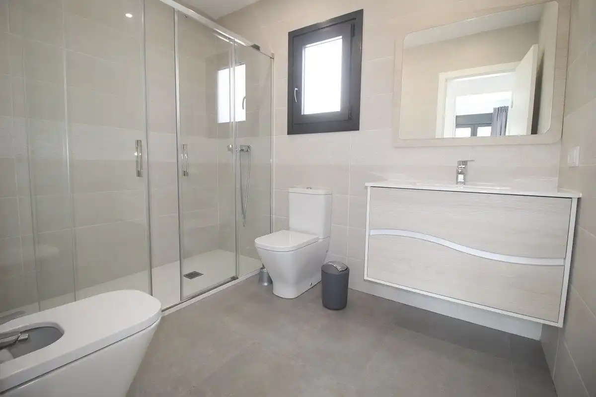 Baño de Casa o chalet de alquiler en Vélez-Málaga con Aire acondicionado, Calefacción y Jardín privado