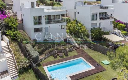 Vista exterior de Casa o xalet de lloguer en Sitges amb Aire condicionat, Terrassa i Piscina