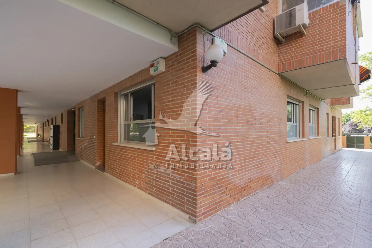 Vista exterior de Piso en venta en Madrid con Calefacción, Jardín privado y Piscina
