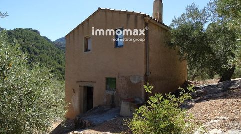 Finca rústica con caseta de 66 m2 y 18302 m² de terreno. Hay muy buen acceso hasta la finca a unos 7 minutos de Paüls y 7 minutos 