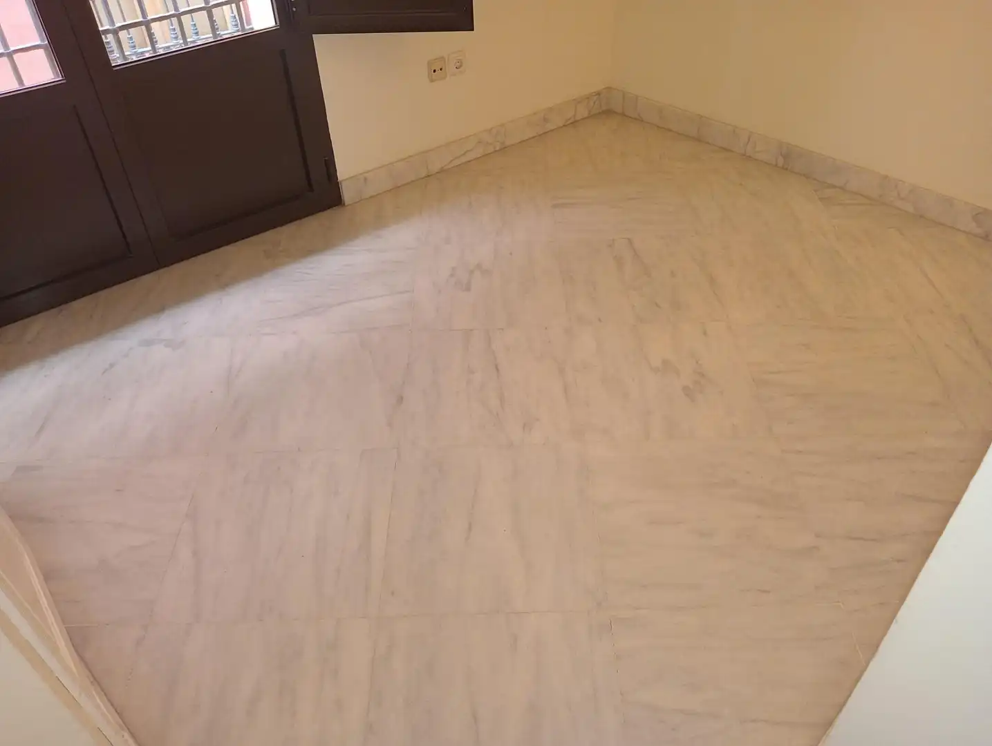 Flat for rent in Sevilla  with Air Conditioner, Storage room and Balcony