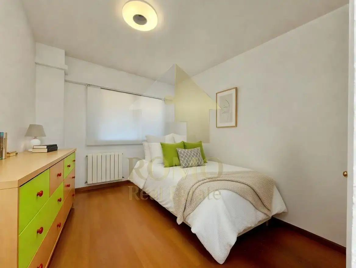 Habitación de Piso en venta en Sabadell con Calefacción, Parquet y Terraza