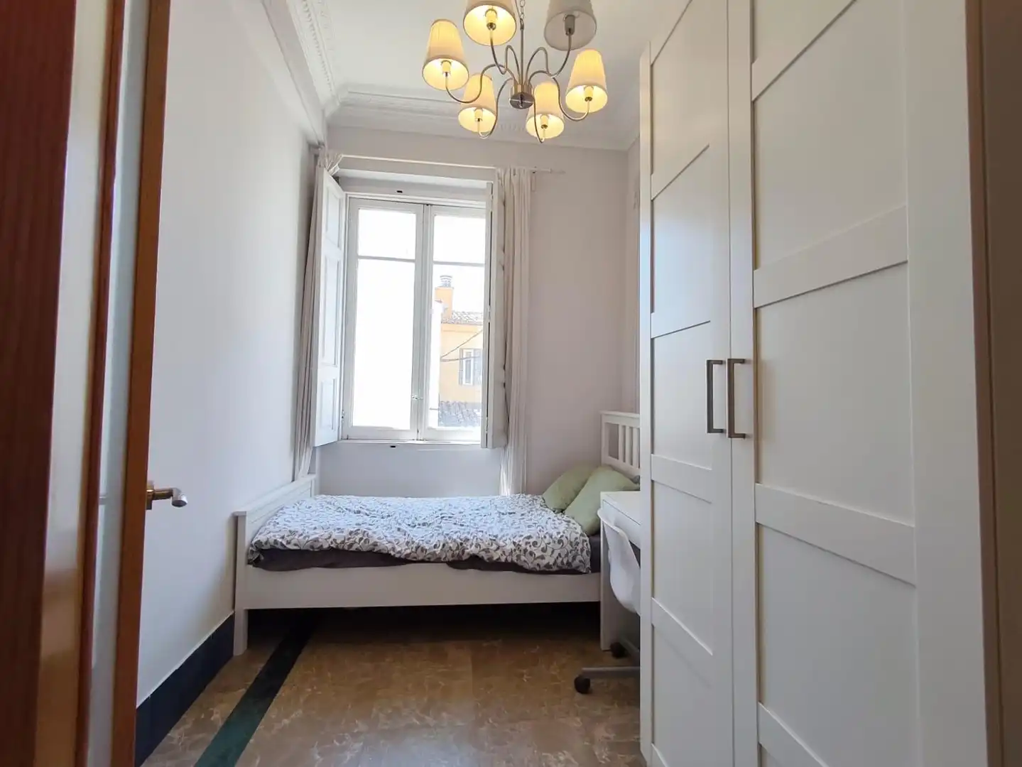 Schlafzimmer von Wohnung zur Miete in Valencia mit Klimaanlage, Möbliert und Balkon