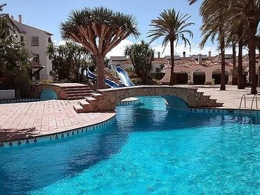 Appartement compact avec piscine à vendre à OLIBA