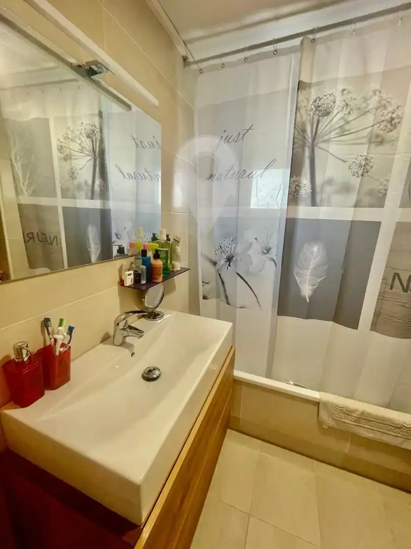 Badezimmer von Wohnung zum Verkauf in Llançà mit Klimaanlage, Heizung und Abstellraum