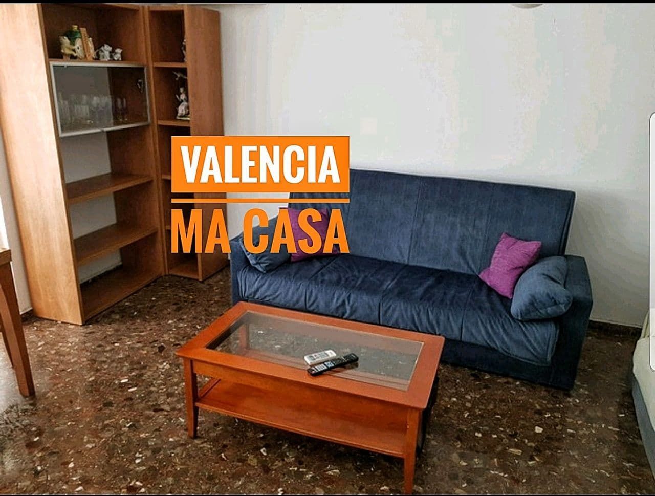 Sala d'estar de Pis de lloguer en  Valencia Capital amb Aire condicionat, Moblat i Rentadora