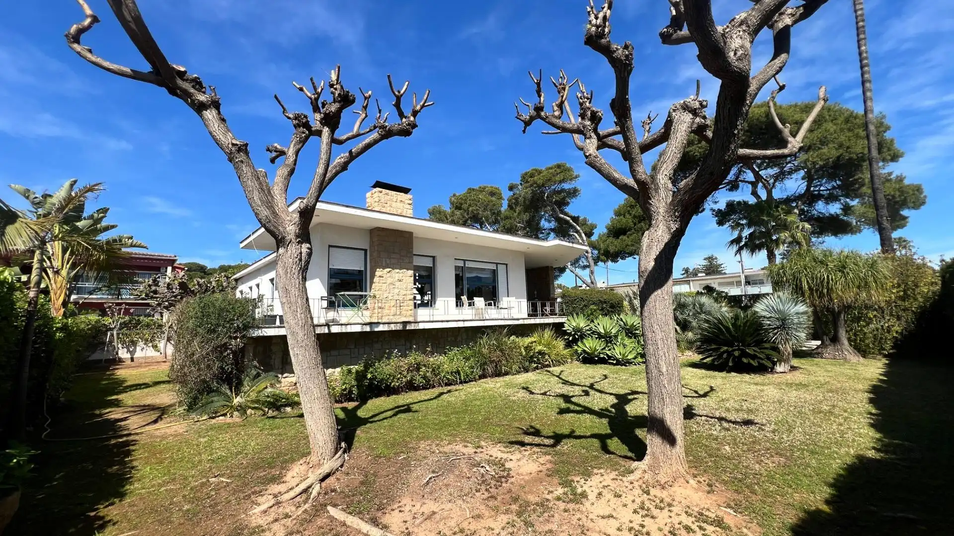 Vista exterior de Casa o xalet en venda en Castellón de la Plana / Castelló de la Plana amb Aire condicionat, Calefacció i Jardí privat