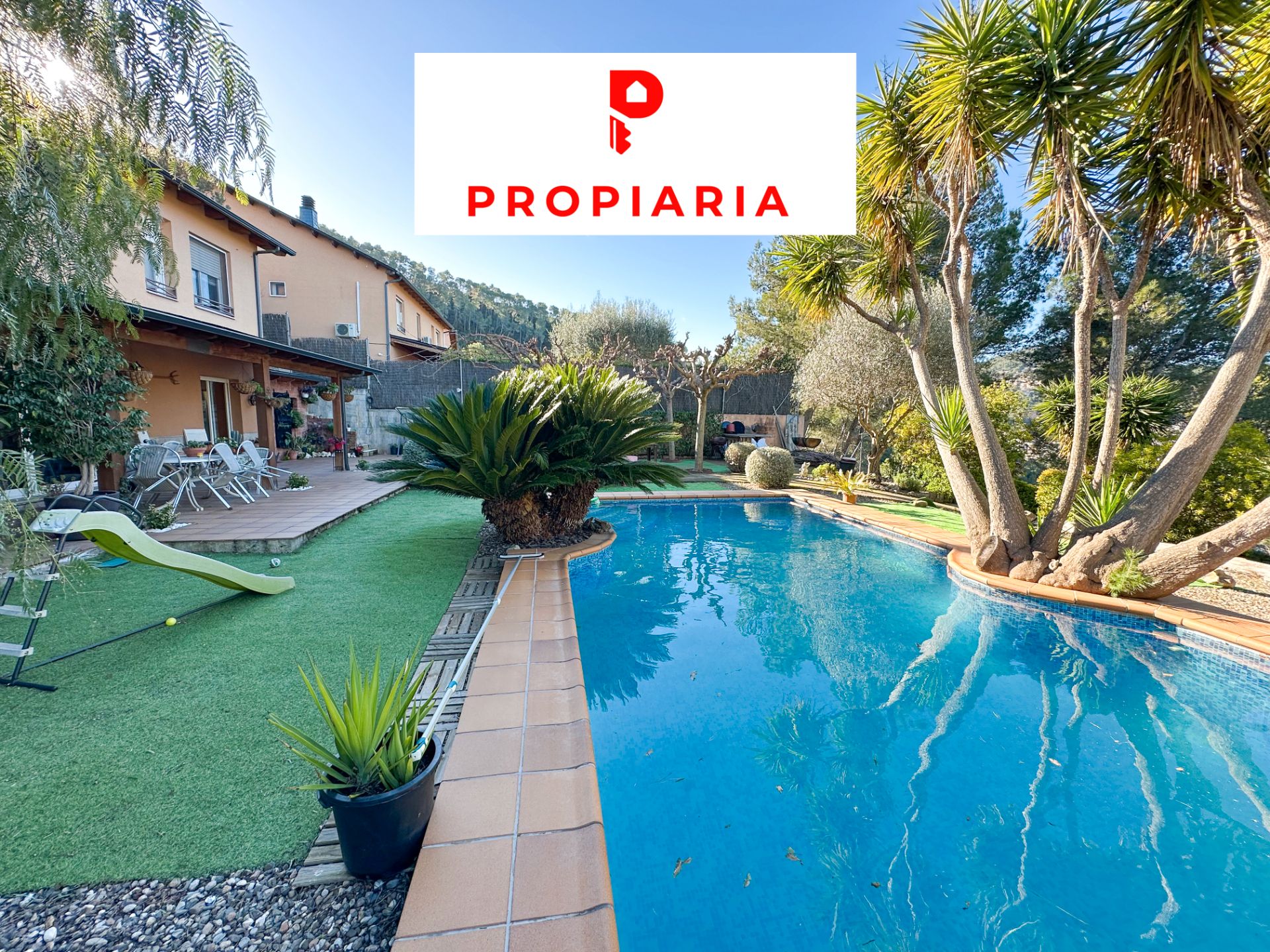 Vista exterior de Casa o xalet en venda en Vallirana amb Aire condicionat, Calefacció i Jardí privat