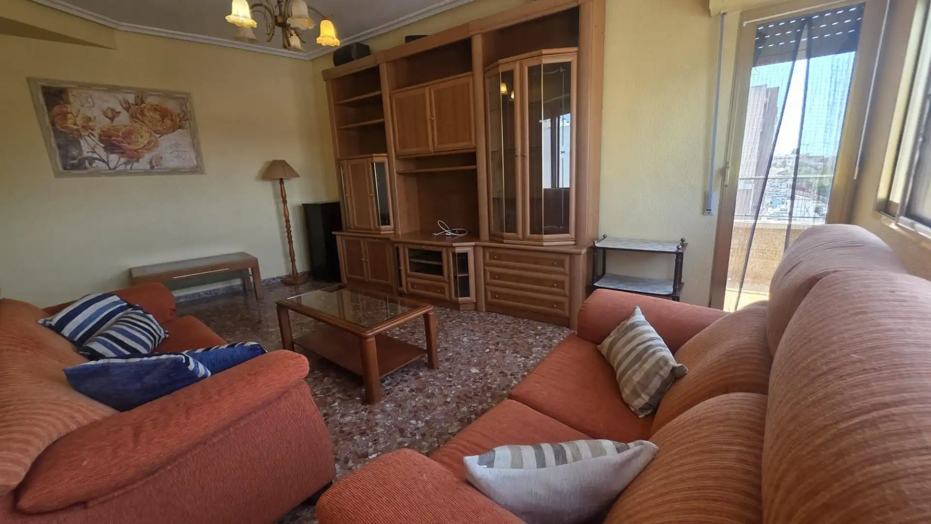 Sala d'estar de Pis de lloguer en Elche / Elx amb Moblat i Balcó